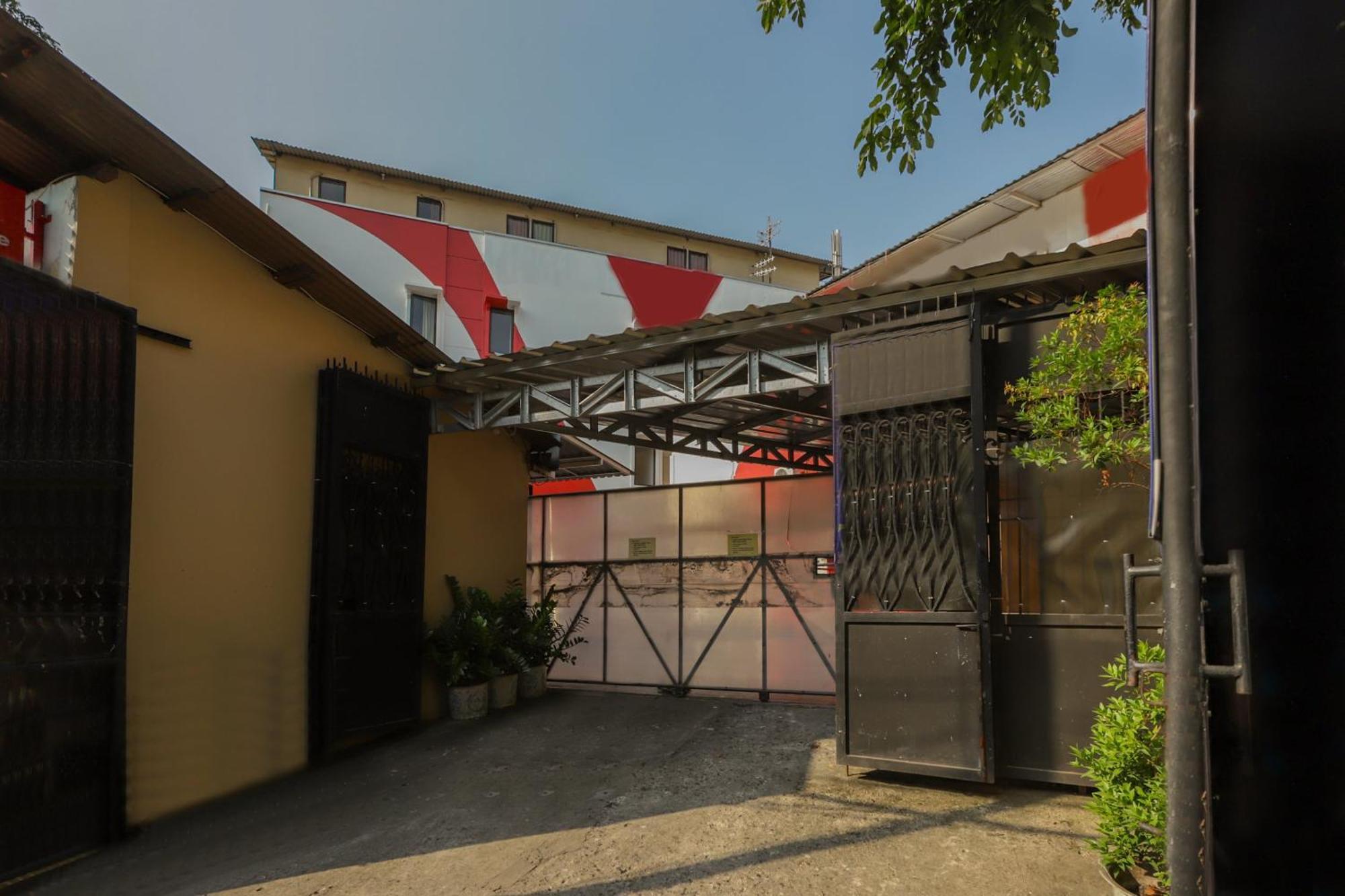 OYO 866 Idola Residence Yakarta Exterior foto